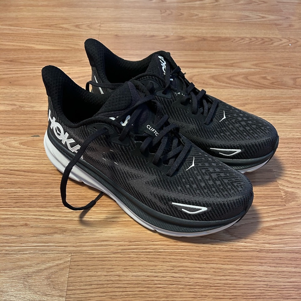NWOT Women’s Hoka Clifton 9